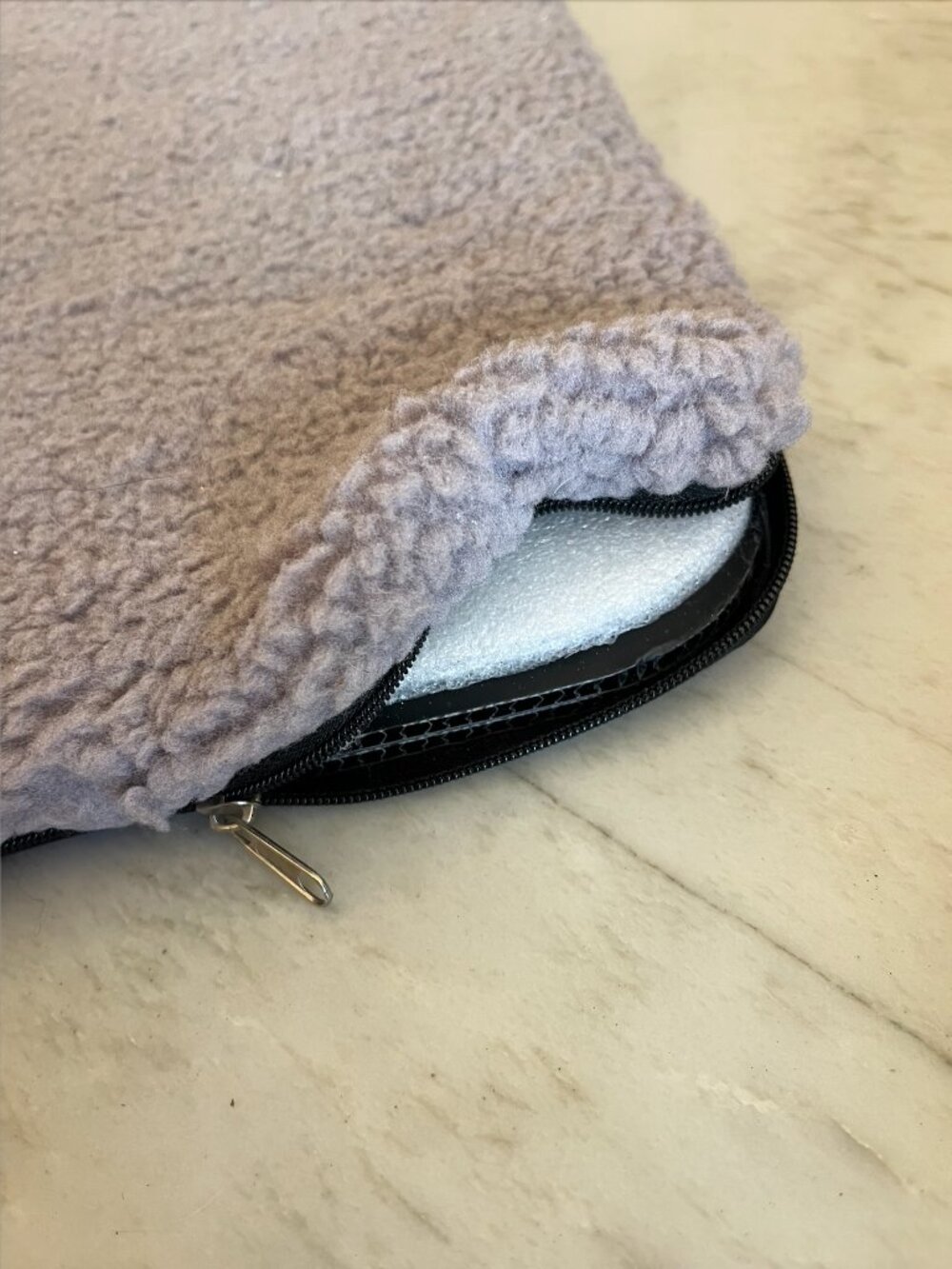 Roverlund *Airline Compliant* Pet Carrier - Size L - Black and Magenta - Picture 7 of 8